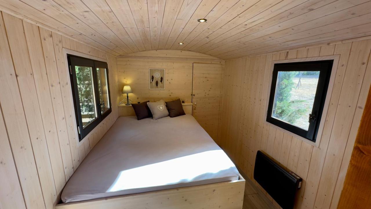 Hotel Superbe Roulotte De Charme Bagnols-en-Forêt Exterior foto